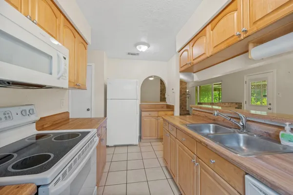 $1,900 | 19907 Lions Gate Drive, Humble, TX 77338
