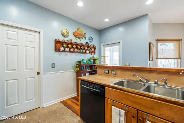 $979,000 | 642 South 4th Avenue, Kure Beach, NC 28449