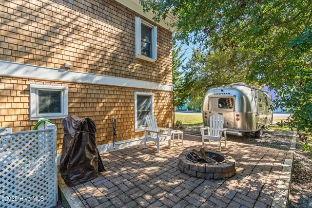 $979,000 | 642 South 4th Avenue, Kure Beach, NC 28449