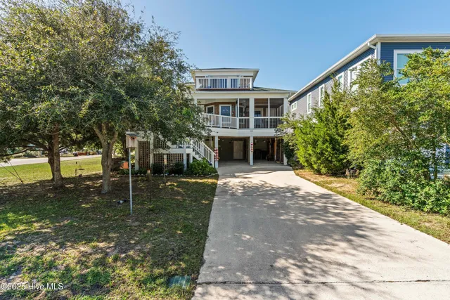 $979,000 | 642 South 4th Avenue, Kure Beach, NC 28449