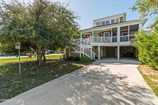 $979,000 | 642 South 4th Avenue, Kure Beach, NC 28449