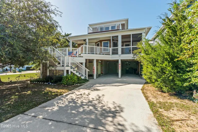 $979,000 | 642 South 4th Avenue, Kure Beach, NC 28449