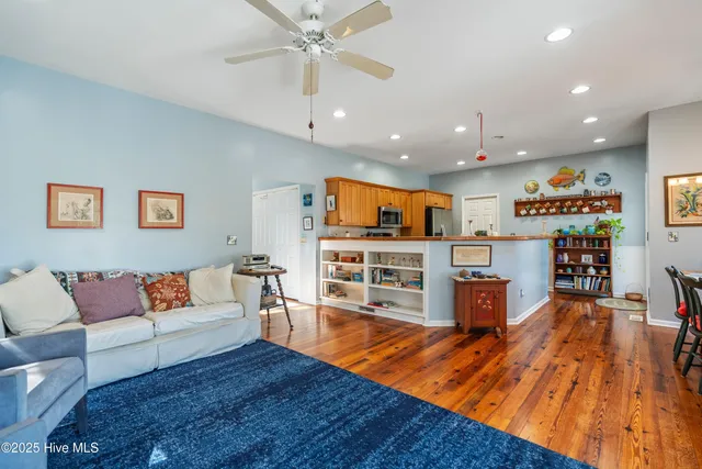 $979,000 | 642 South 4th Avenue, Kure Beach, NC 28449