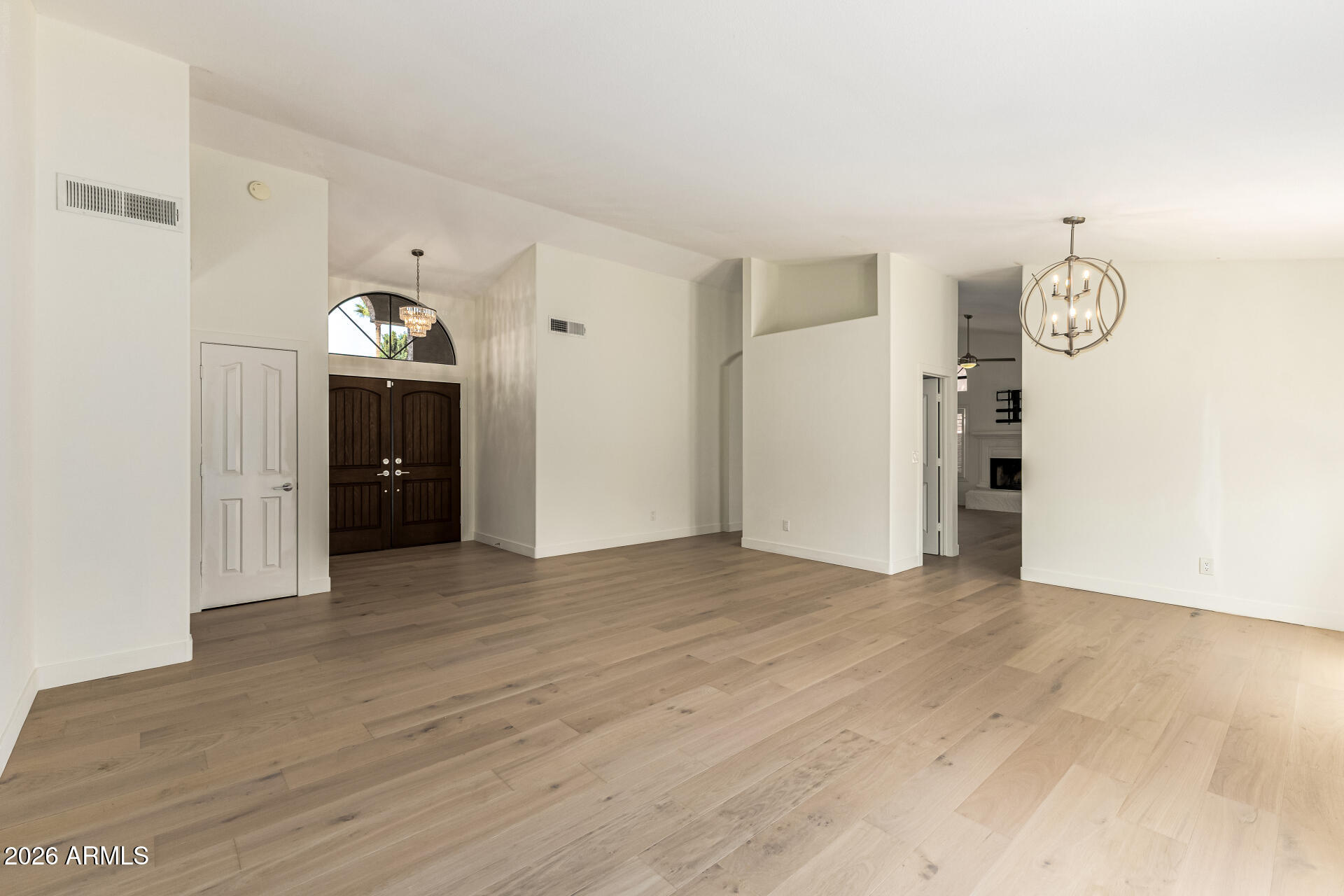 757 East Courtney Lane Tempe, AZ 85284 - Photo 5 of 36 08-Courtney