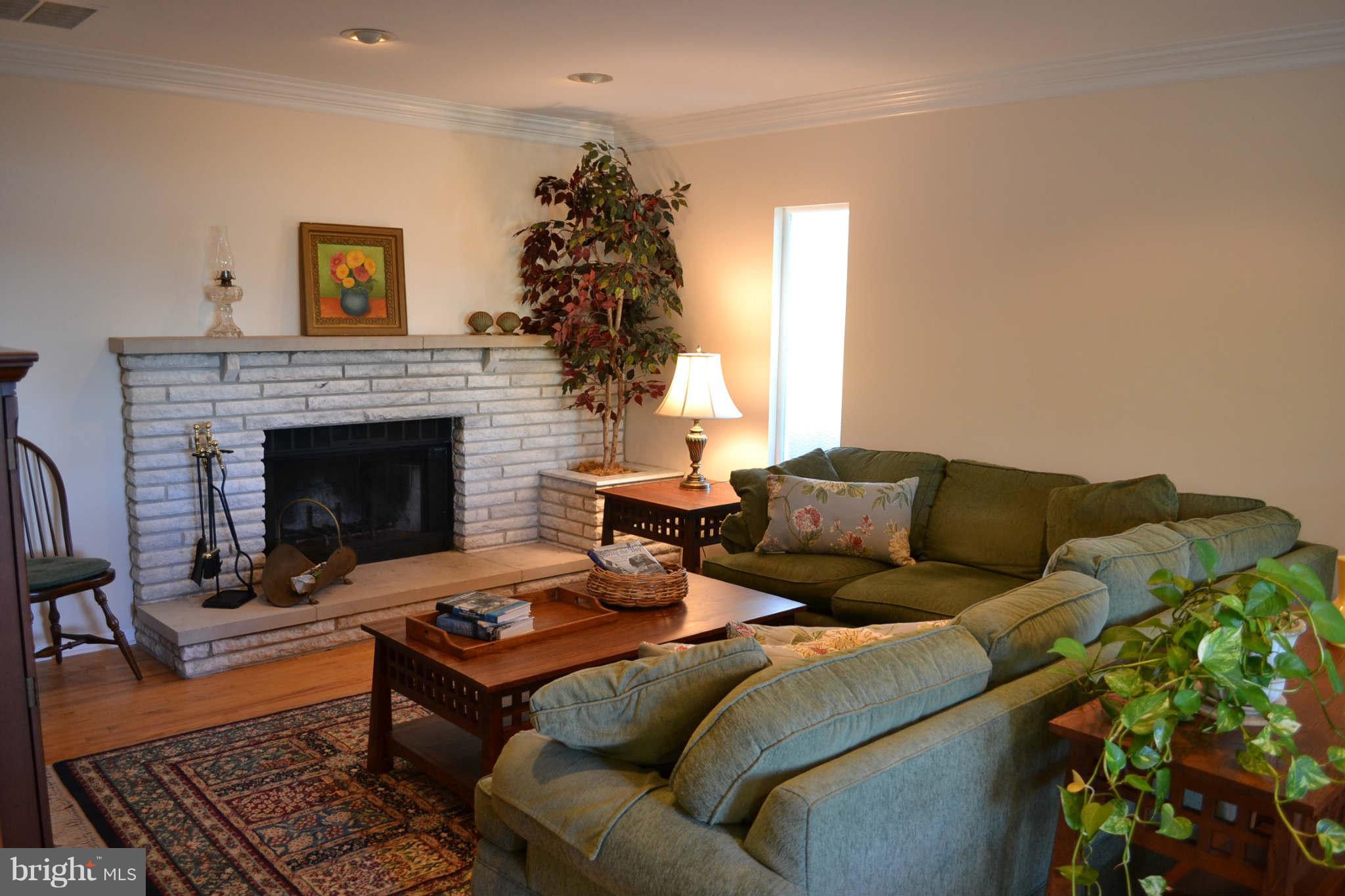6229 Long Point Road Neavitt, MD 21652 - Photo 8 of 30 Living Room