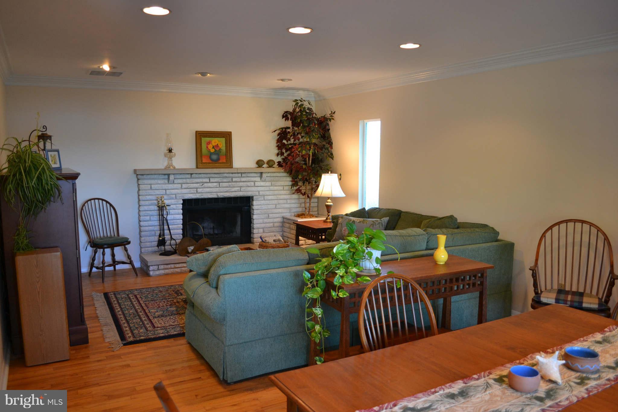 6229 Long Point Road Neavitt, MD 21652 - Photo 9 of 30 Living Room