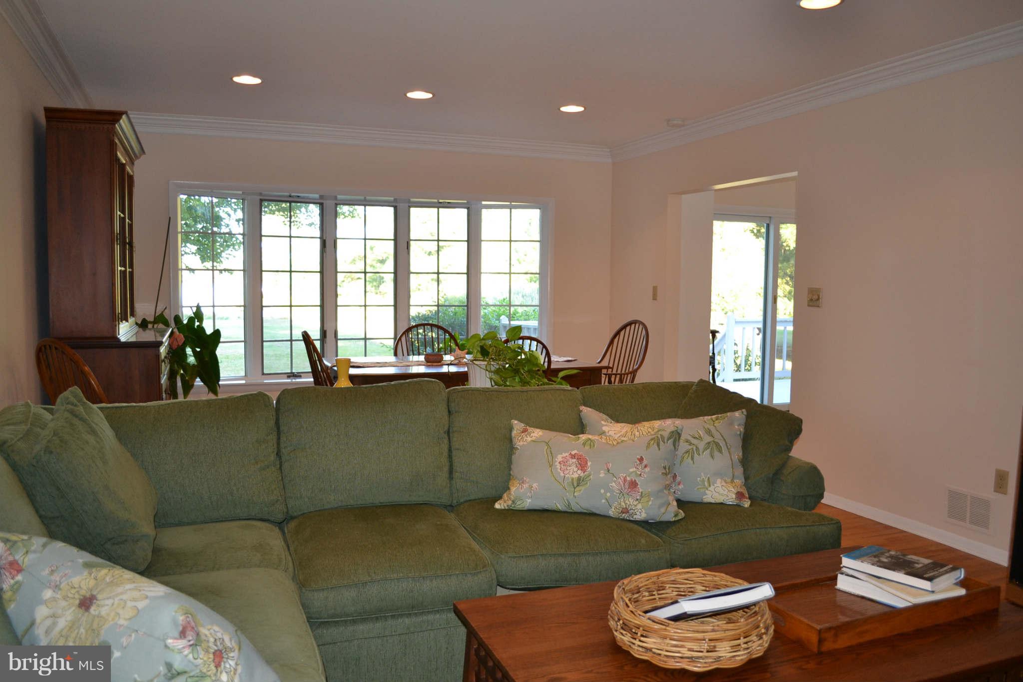 6229 Long Point Road Neavitt, MD 21652 - Photo 10 of 30 Living Room