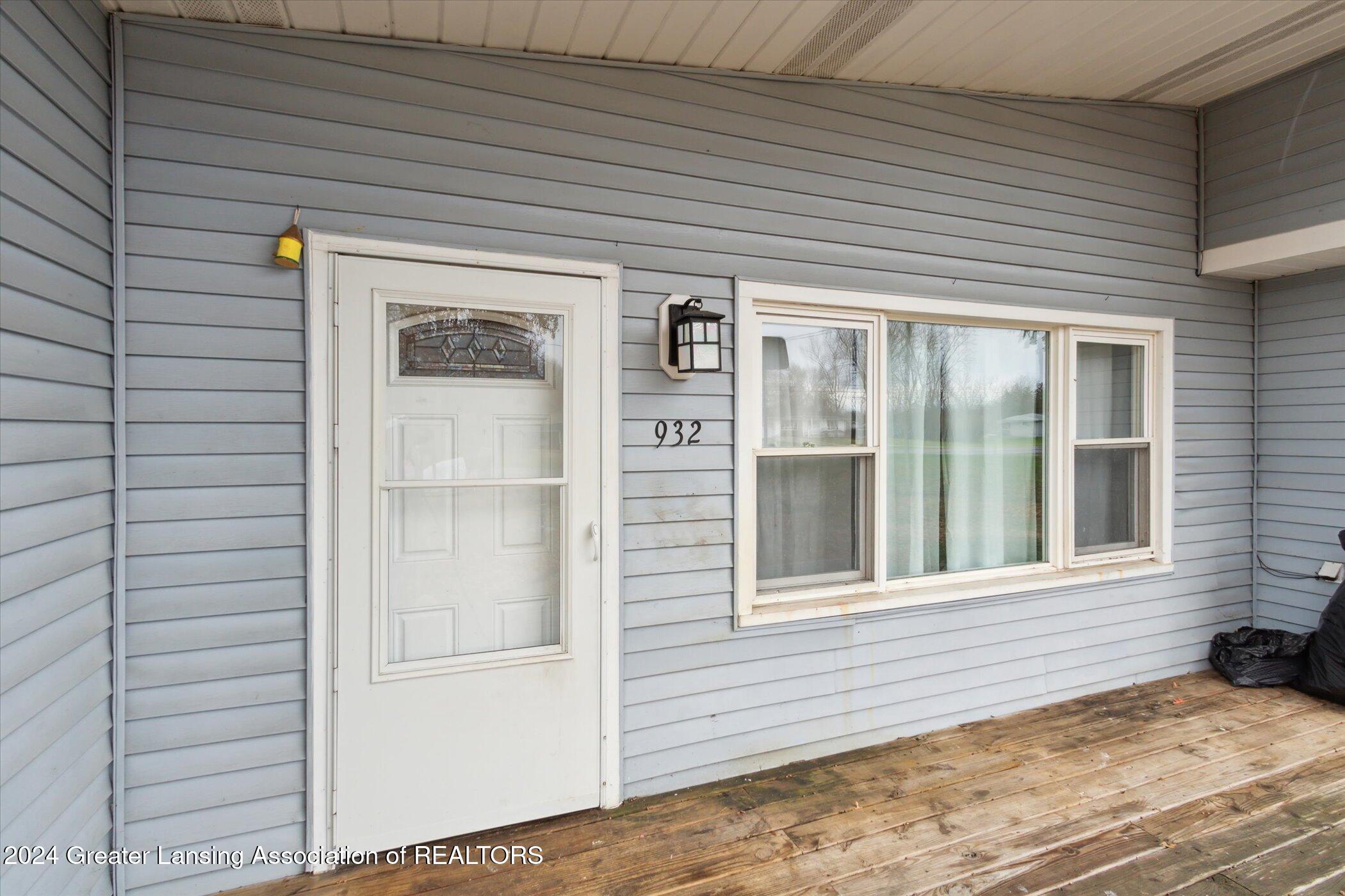 932 College Road Mason, MI 48854 - Photo 7 of 43 09-932-College-Rd-Mason-MI-48854-WindowS