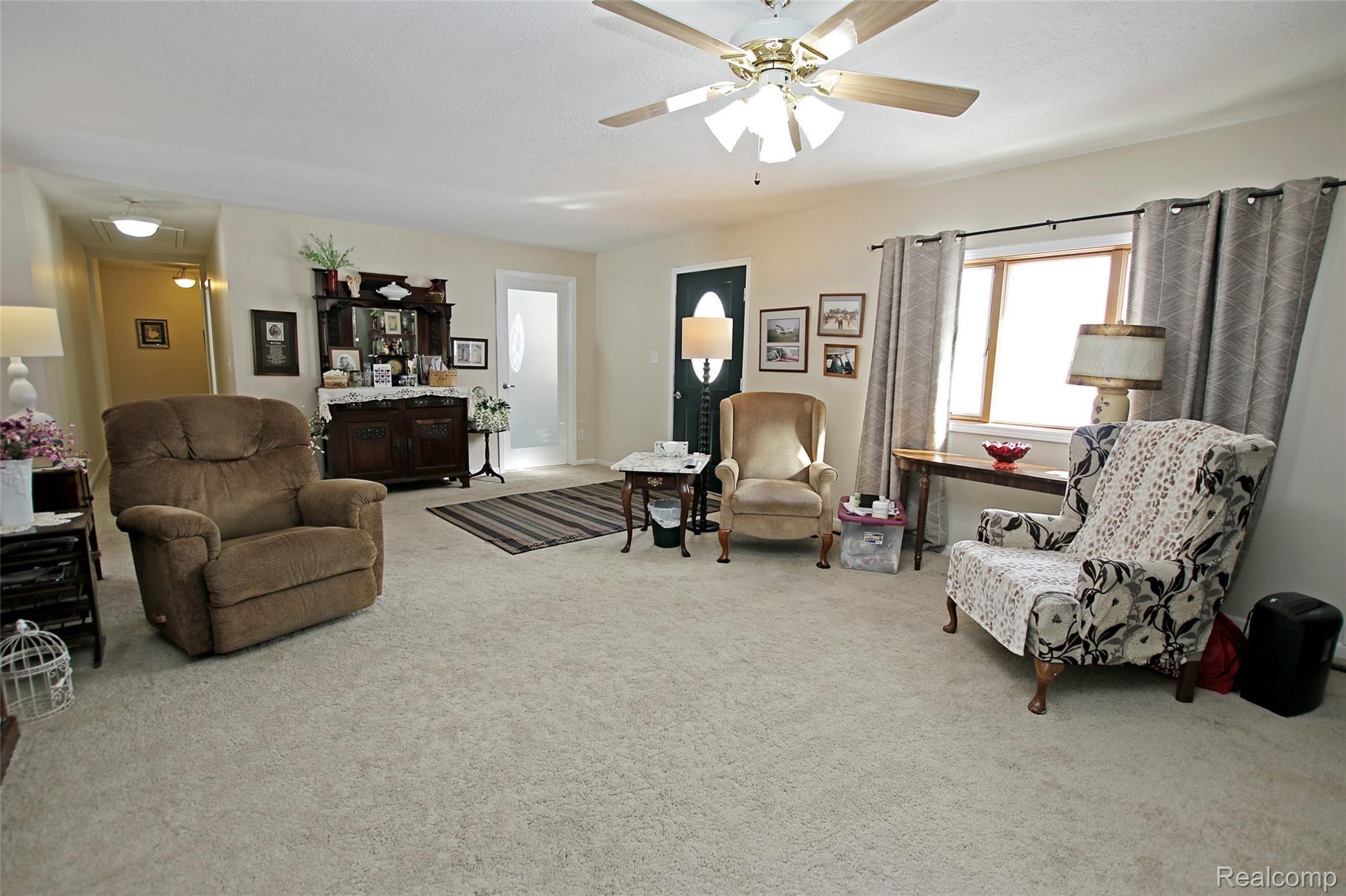11348 Fenton Road Fenton, MI 48430 - Photo 6 of 47 6) Living Room.jpg