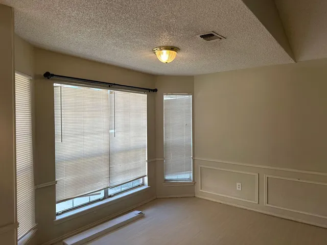 a view of empty room with window