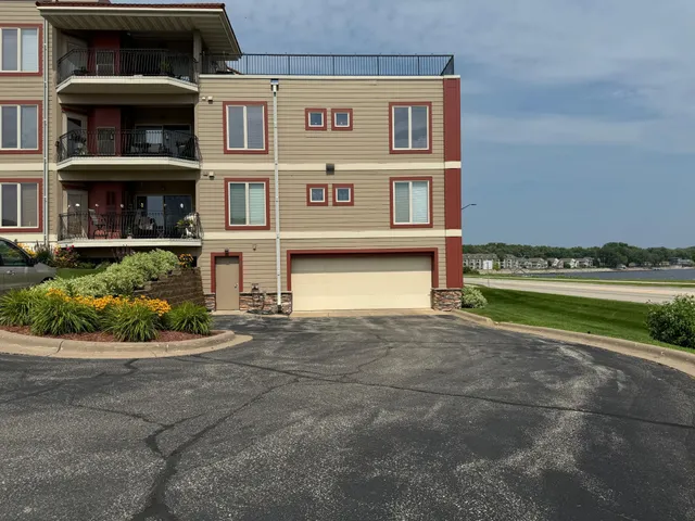 $295,000 | 1401 North Lakeshore Drive, Unit 209, Lake City, MN 55041