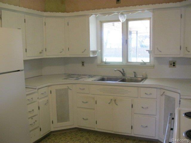 117 Lasalle Road Monroe, MI 48162 - Photo 4 of 8 117 Lasalle kitchen.JPG
