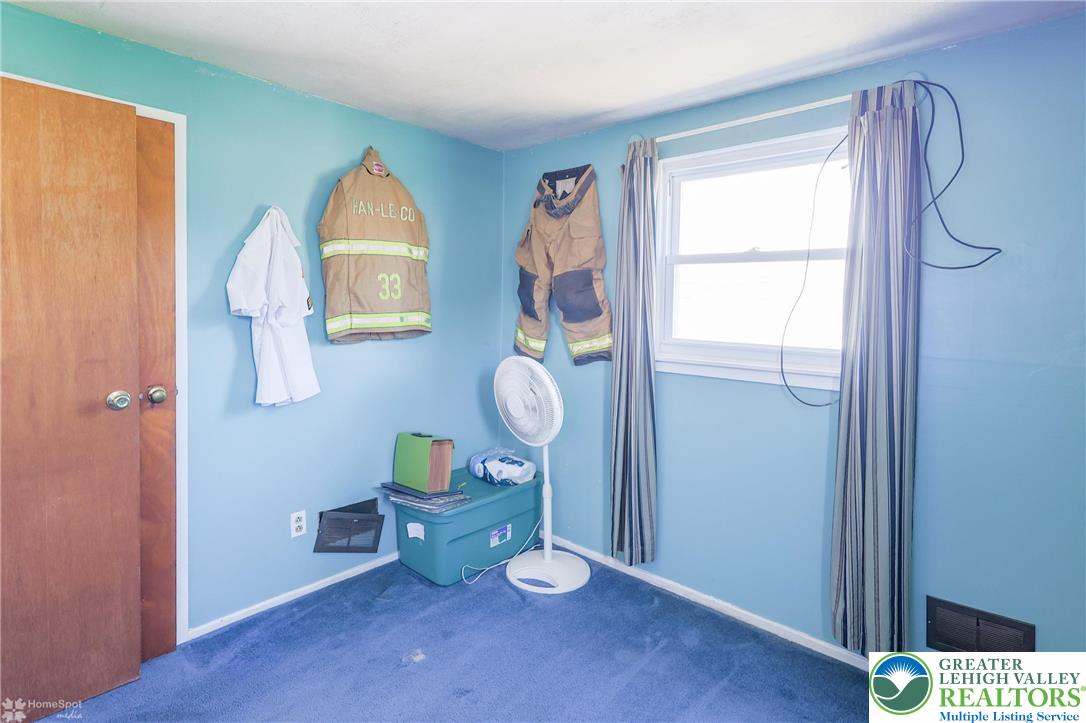 1336 Greenview Drive Bethlehem, PA 18018 - Photo 30 of 58 a living room with furniture and a window