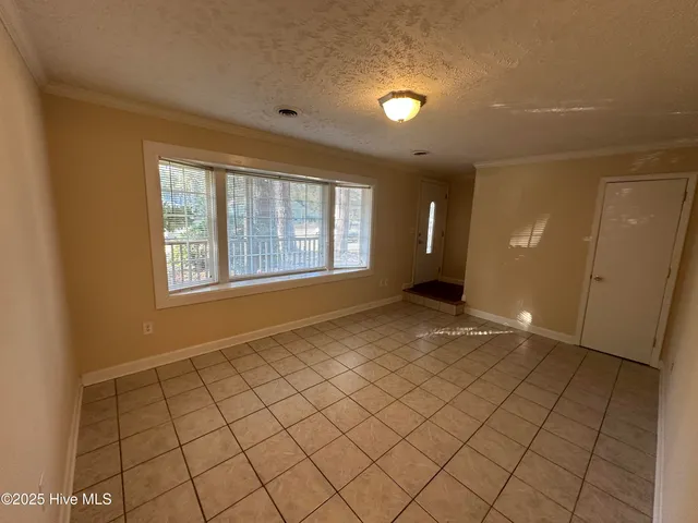 $1,550 | 422 East Leonard Street, Unit B, Southport, NC 28461