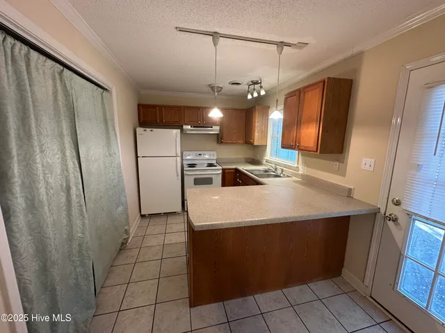 $1,550 | 422 East Leonard Street, Unit B, Southport, NC 28461