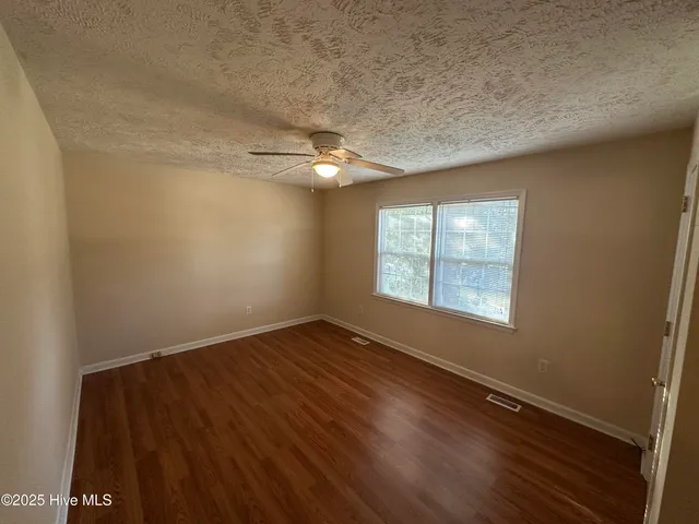 $1,550 | 422 East Leonard Street, Unit B, Southport, NC 28461