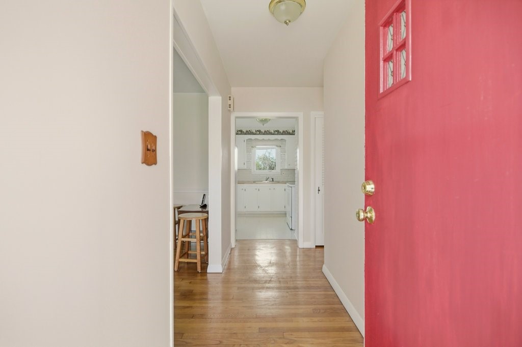 58 Redwood Road Portsmouth, RI 02871 - Photo 4 of 31