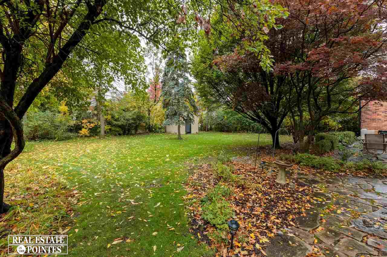 1901 Severn Road Grosse Pointe Woods, MI 48236 - Photo 4 of 37