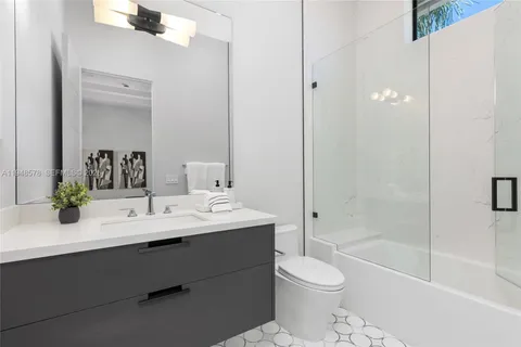 $22,500,000 | 51 Isla Bahia Drive, Fort Lauderdale, FL 33316