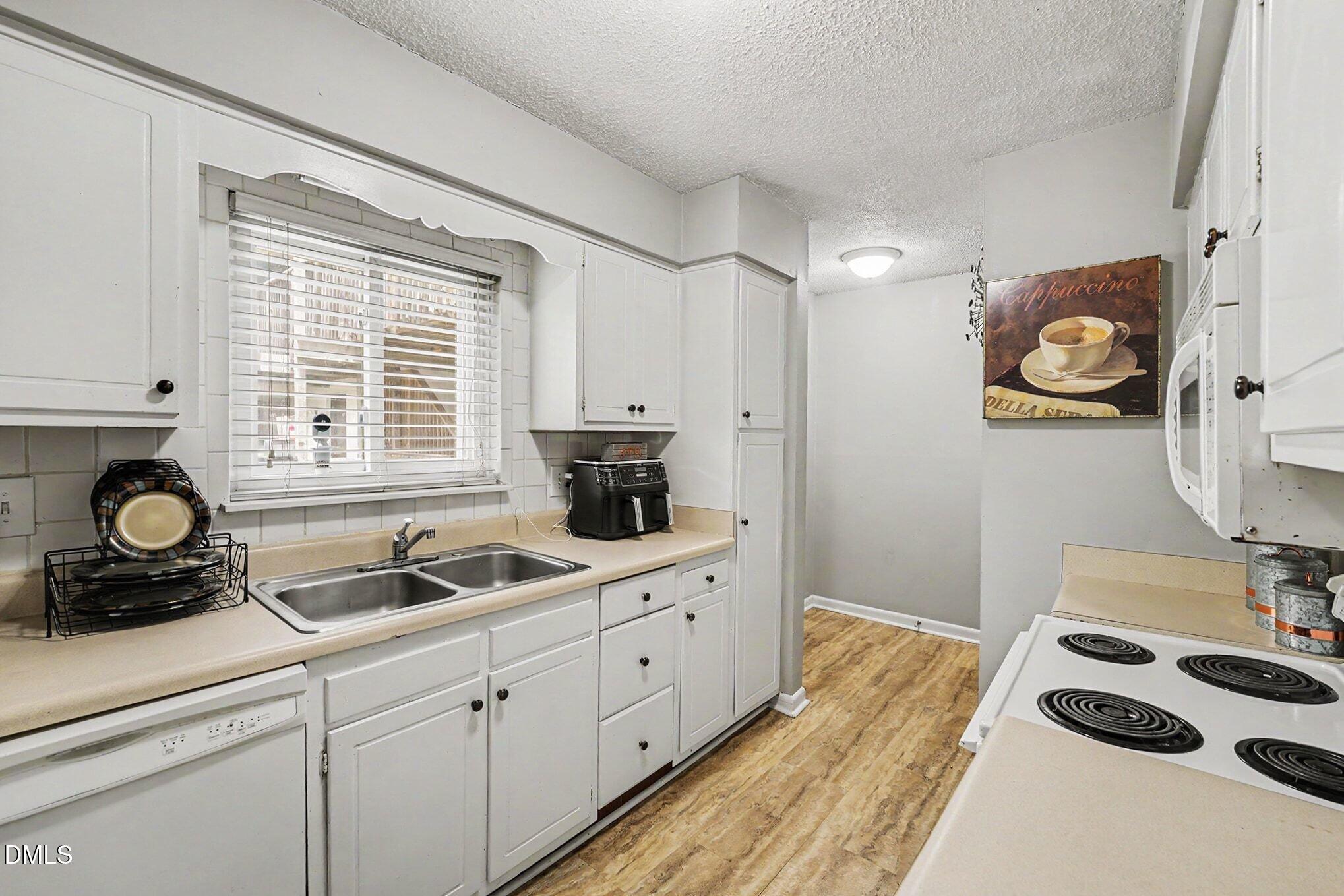 631 Pine Ridge Place Raleigh, NC 27609 - Photo 10 of 27 010_file_2476