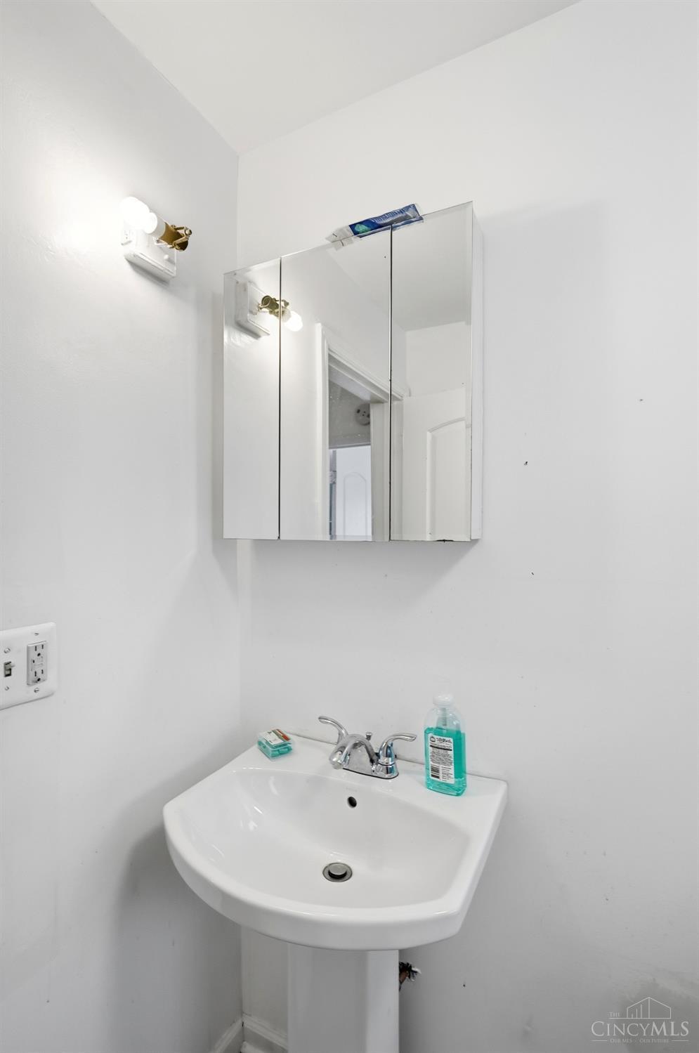 935 West North Bend Road Cincinnati, OH 45224 - Photo 28 of 53