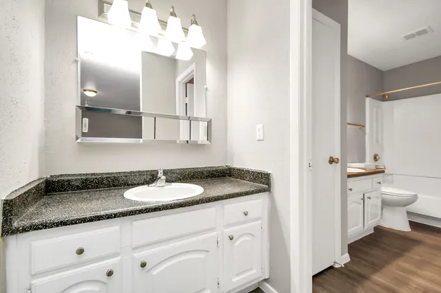 $1,176 | 7700 West Airport Boulevard, Unit 1206, Houston, TX 77071