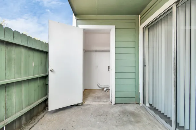 $1,176 | 7700 West Airport Boulevard, Unit 1206, Houston, TX 77071