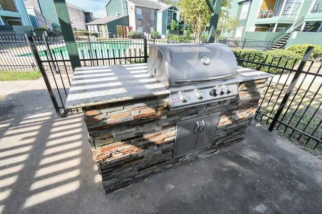 $1,176 | 7700 West Airport Boulevard, Unit 1206, Houston, TX 77071