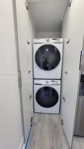 a view of a washer and dryer