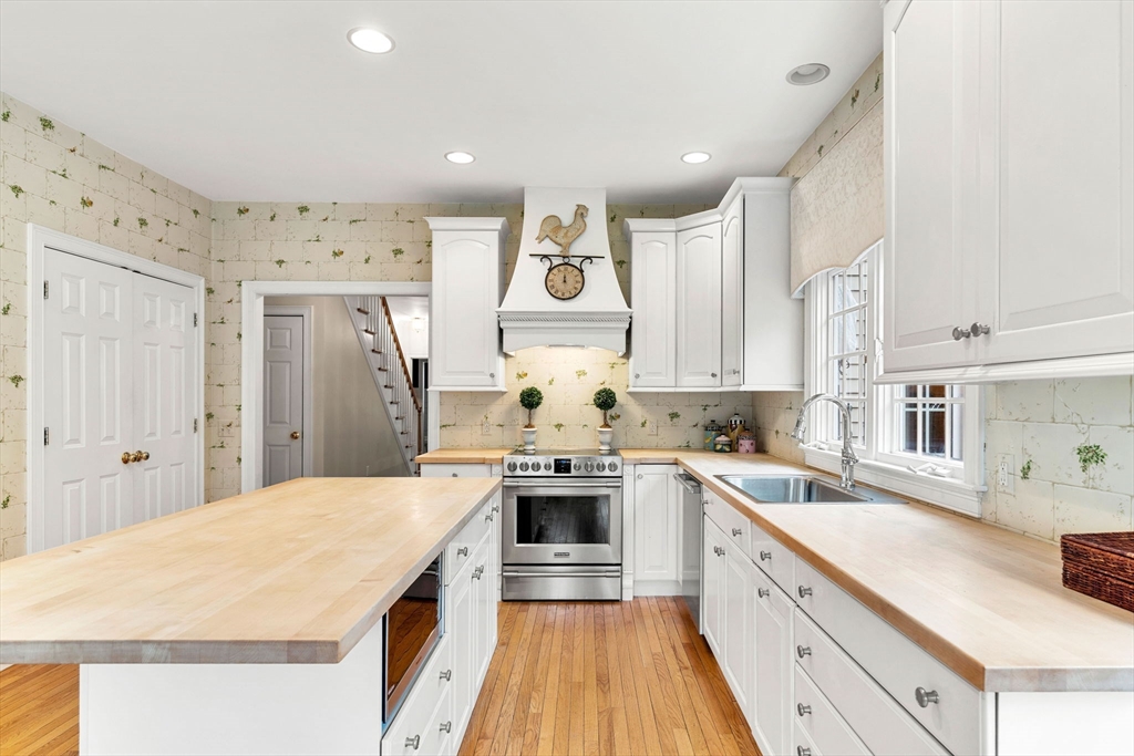 65 Deerpath Road Dedham, MA 02026 - Photo 2 of 39