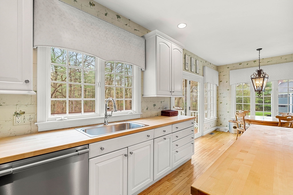 65 Deerpath Road Dedham, MA 02026 - Photo 5 of 39