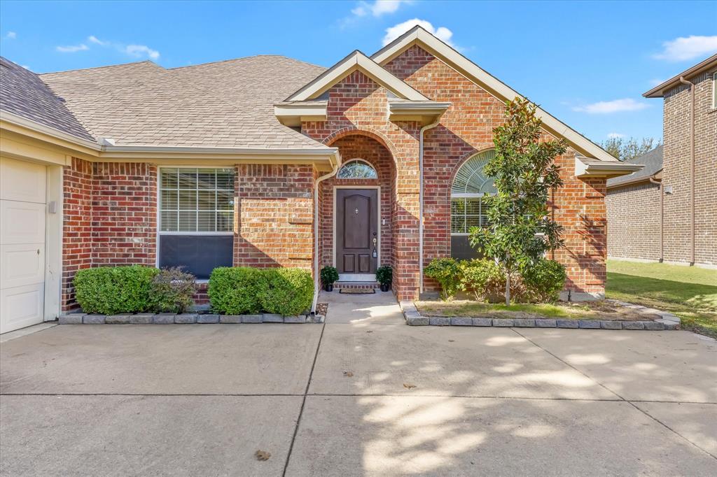 12811 Greenhaven Drive Frisco, TX 75035 - Photo 4 of 28 a front view of a house