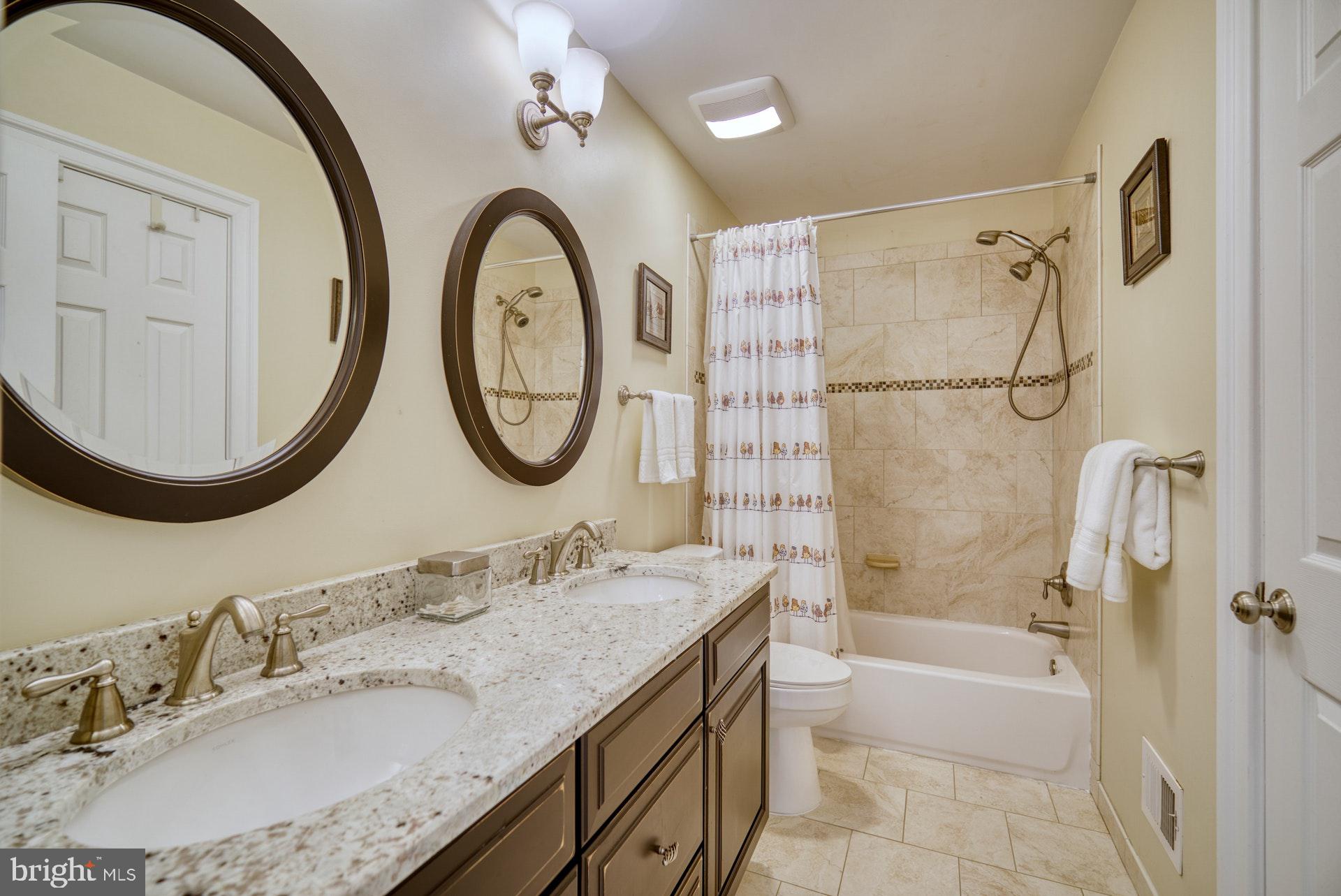 2708 Courthouse Oaks Road Vienna, VA 22181 - Photo 20 of 42 Gallery Image 20