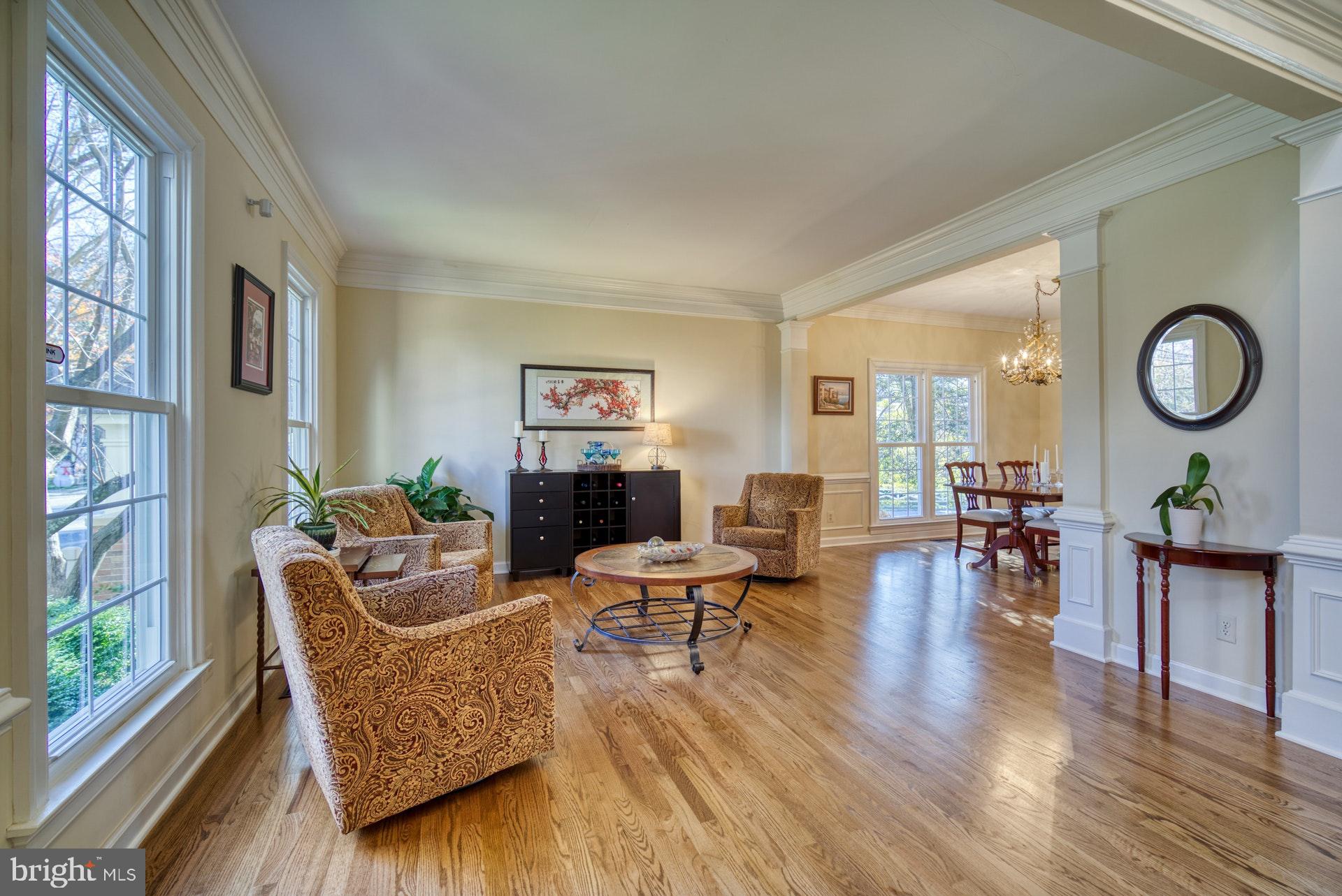 2708 Courthouse Oaks Road Vienna, VA 22181 - Photo 3 of 42 Gallery Image 3