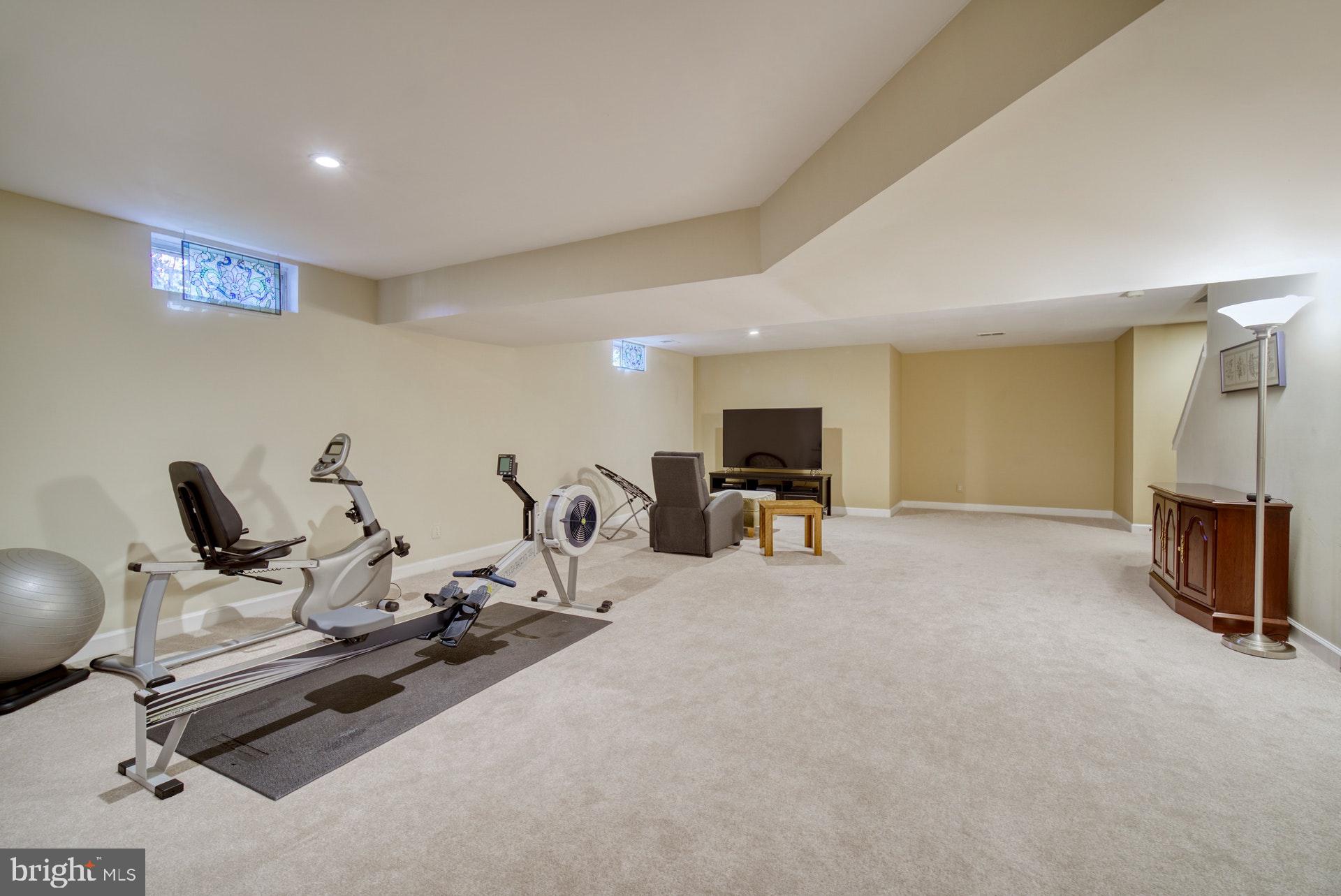 2708 Courthouse Oaks Road Vienna, VA 22181 - Photo 23 of 42 Gallery Image 23