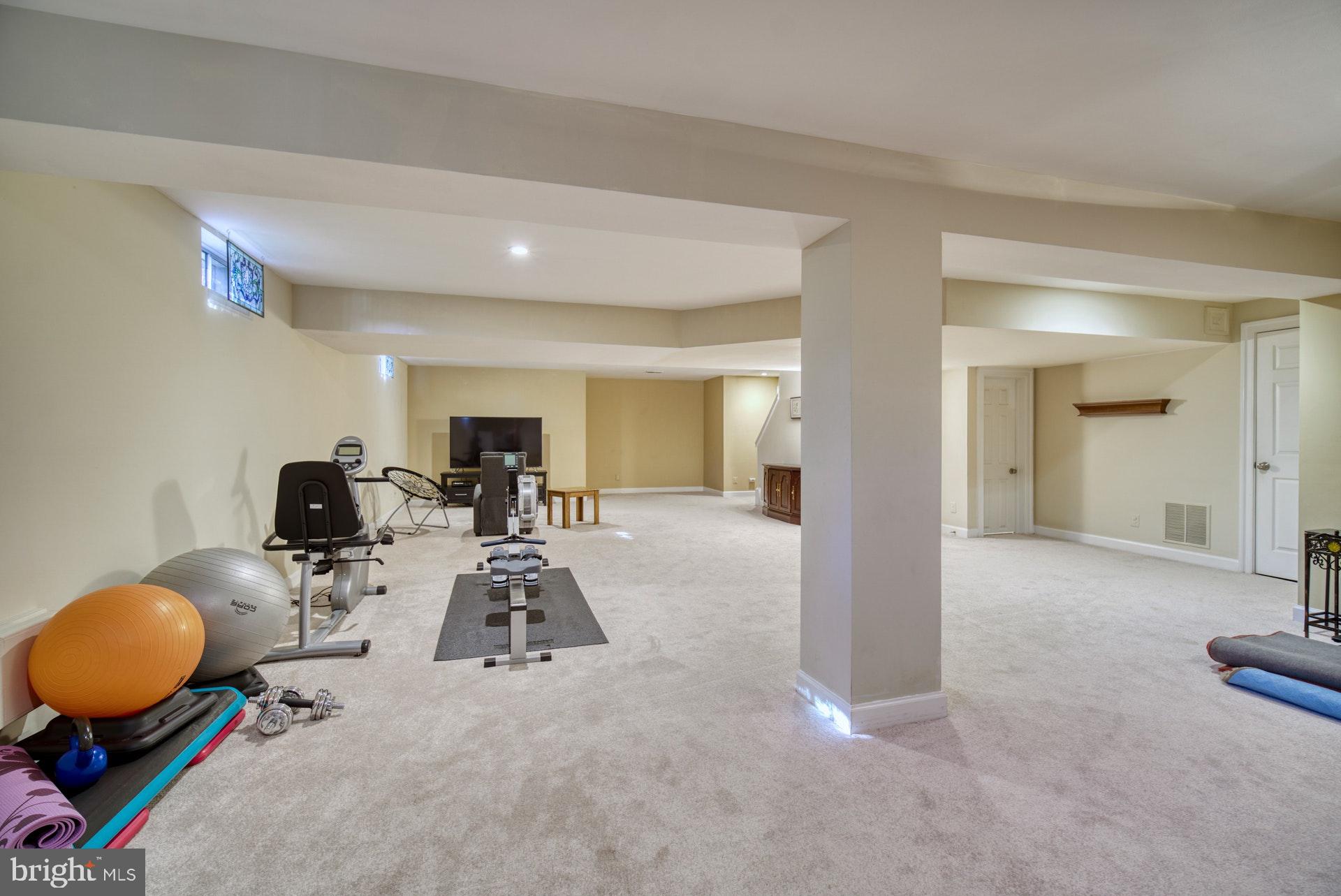 2708 Courthouse Oaks Road Vienna, VA 22181 - Photo 24 of 42 Gallery Image 24