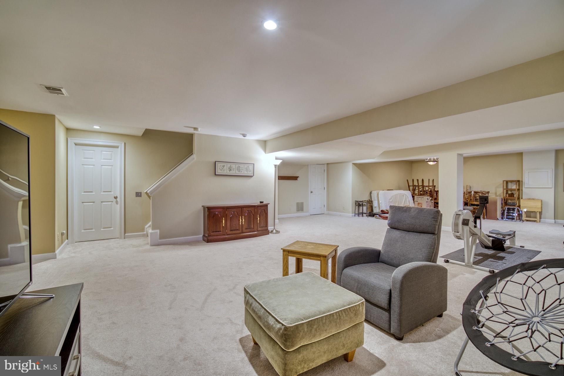 2708 Courthouse Oaks Road Vienna, VA 22181 - Photo 25 of 42 Gallery Image 25