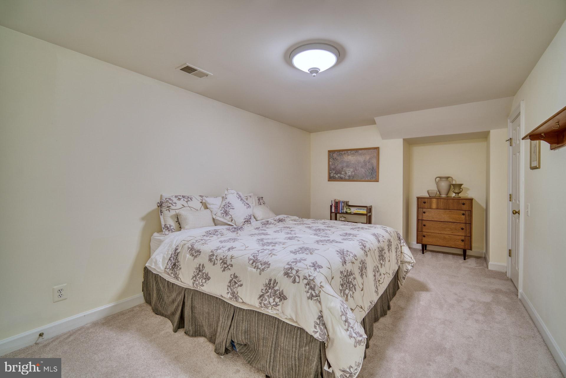 2708 Courthouse Oaks Road Vienna, VA 22181 - Photo 26 of 42 Gallery Image 26