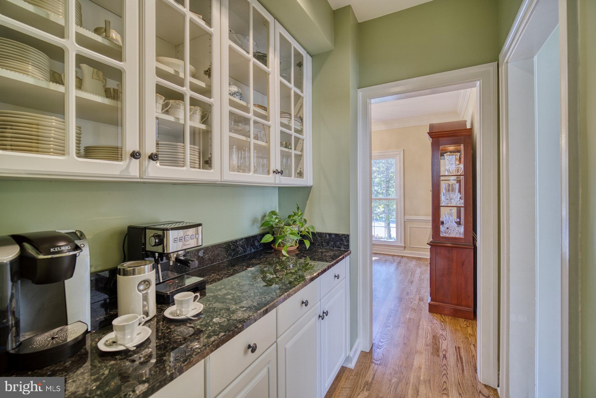 2708 Courthouse Oaks Road Vienna, VA 22181 - Photo 5 of 42 Gallery Image 5