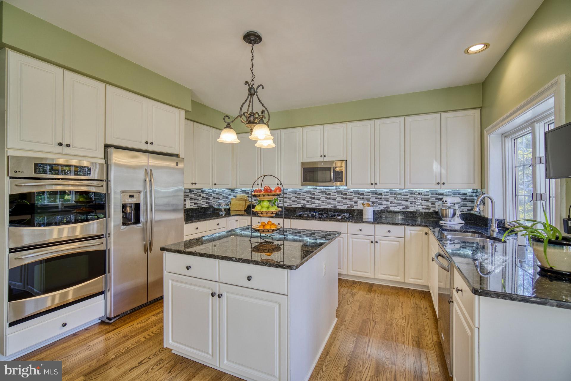 2708 Courthouse Oaks Road Vienna, VA 22181 - Photo 6 of 42 Gallery Image 6