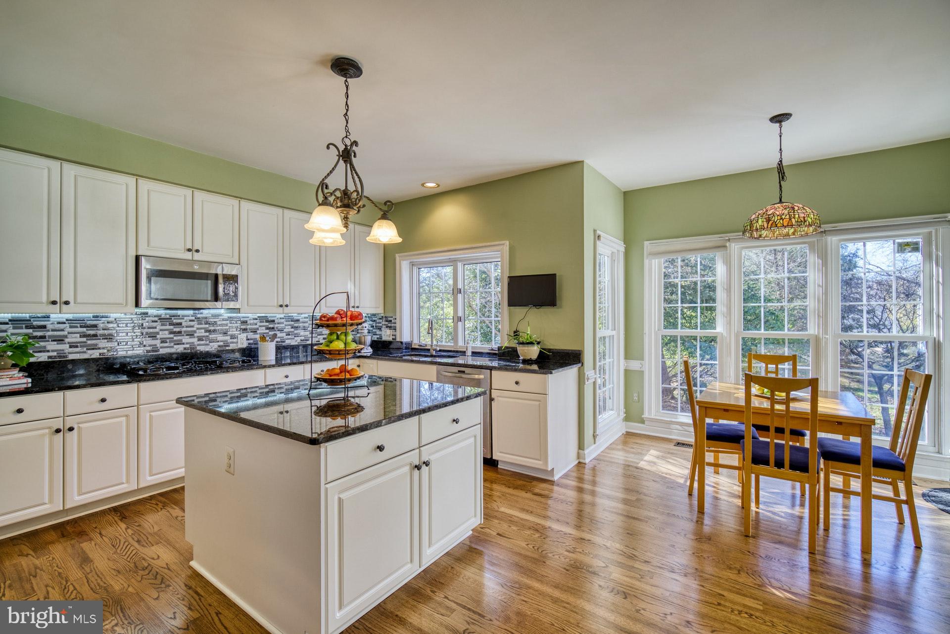 2708 Courthouse Oaks Road Vienna, VA 22181 - Photo 7 of 42 Gallery Image 7