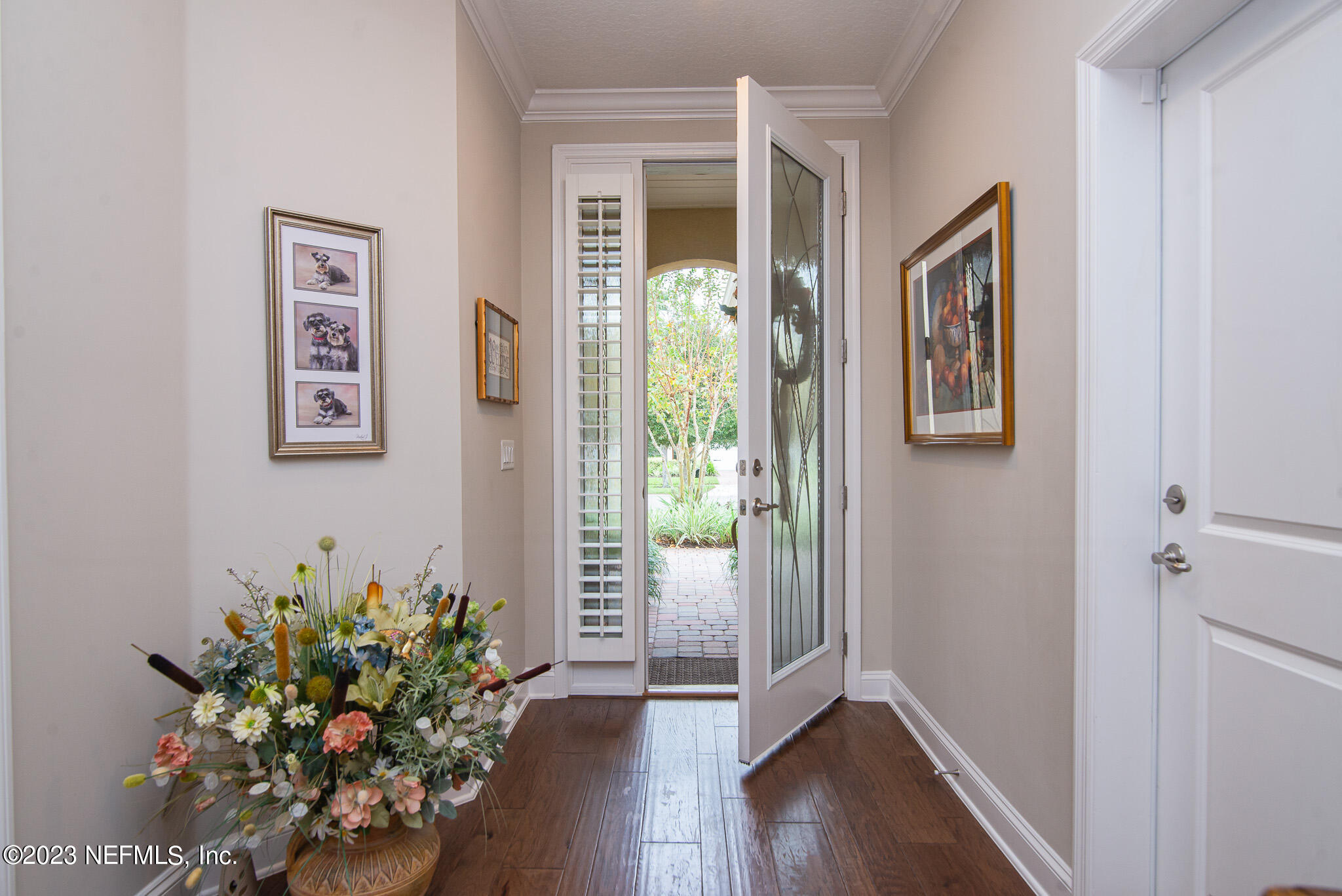 76 Oyster Bay Way Ponte Vedra, FL 32081 - Photo 4 of 28 a view of a hallway with wooden floor and a flower pot