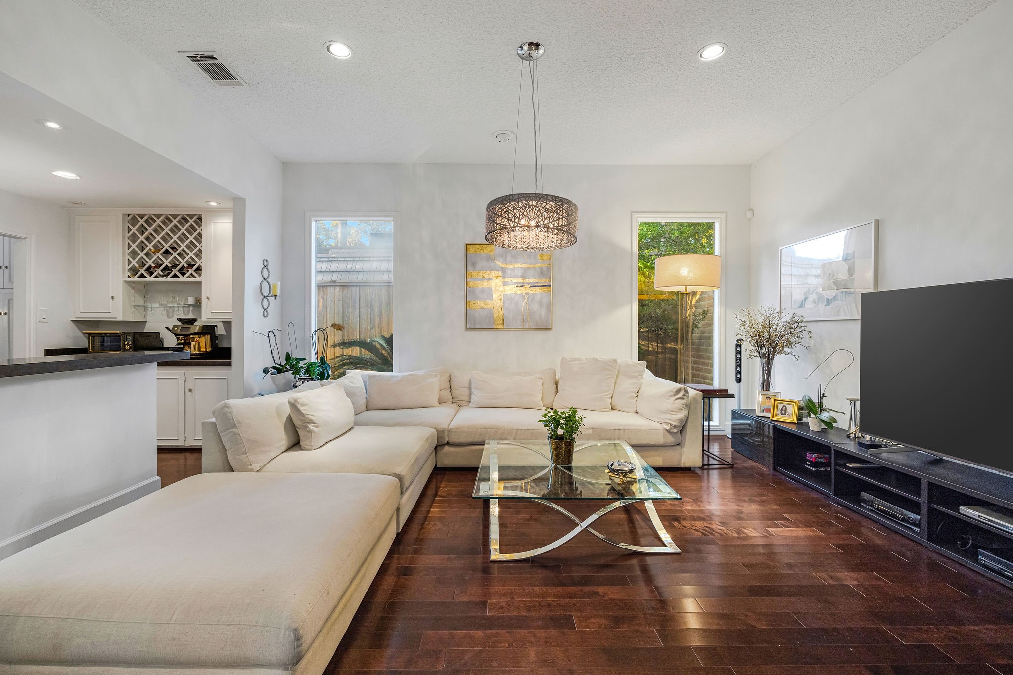 323 Vanderpool Lane Houston, TX 77024 - Photo 8 of 34 Gallery Image 8