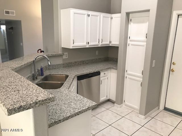 1457 East Carter Road Phoenix, AZ 85042 - Photo 5 of 11 IMG_7758