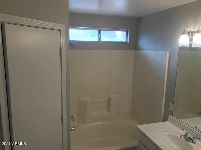 1457 East Carter Road Phoenix, AZ 85042 - Photo 8 of 11 IMG_7750