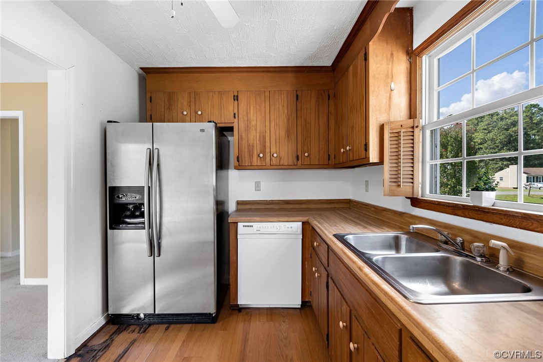 4841 Wilconna Road Chesterfield, VA 23832 - Photo 21 of 34 a kitchen with a refrigerator sink and cabinets