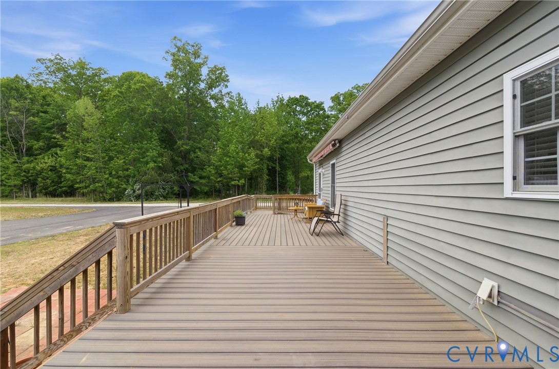 403 Oaktree Road Williamsburg, VA 23188 - Photo 28 of 32 Expansive rear deck