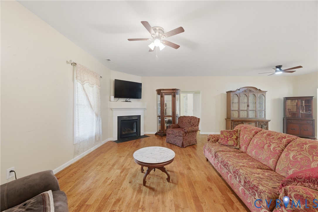 403 Oaktree Road Williamsburg, VA 23188 - Photo 7 of 32