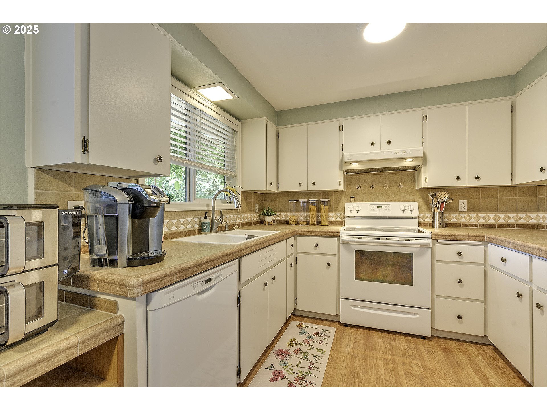 1104 Magnolia Way Forest Grove, OR 97116 - Photo 10 of 38