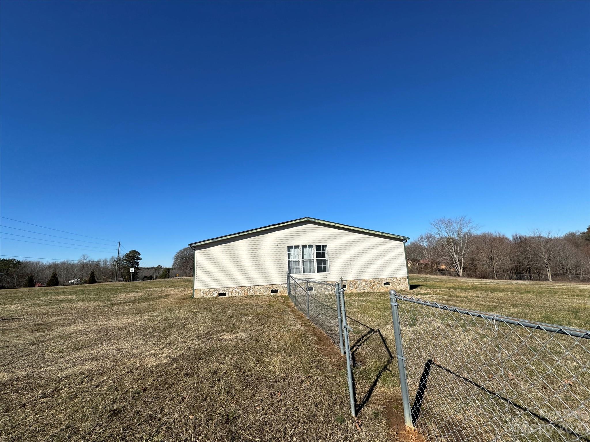 648 Ike Lynch Road Dallas, NC 28034 - Photo 26 of 32 a view of a big room
